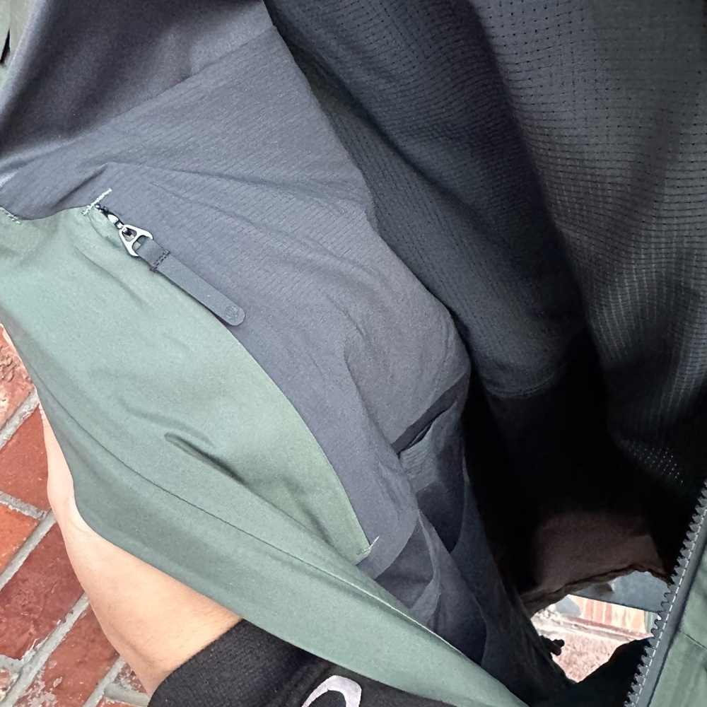 Lululemon Outpour Shell Jacket - Picture 6 of 9